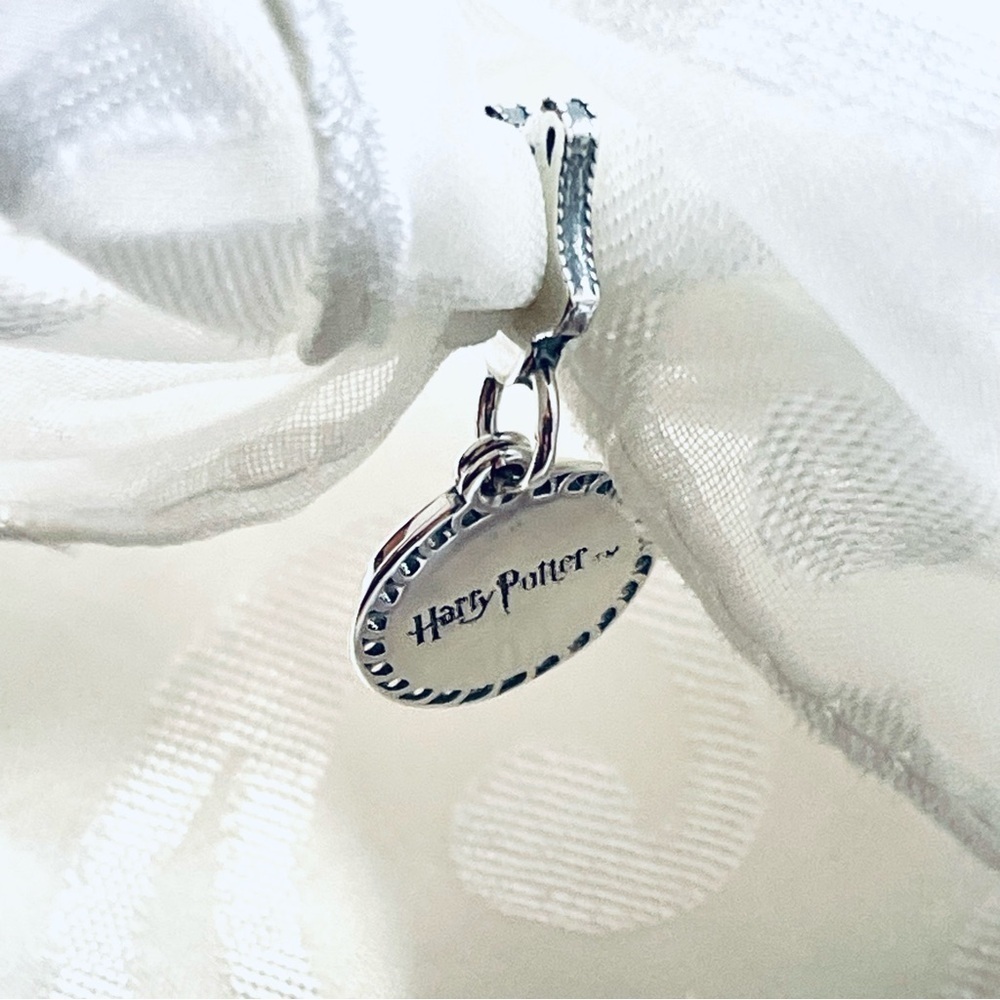 🦅 NWOT Ravenclaw Charm – Harry Potter ✨ - Picture 3 of 12